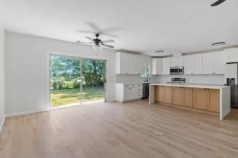 Living - 20221 Goleta Ct, Redding, CA 96002 photo 2 of 5