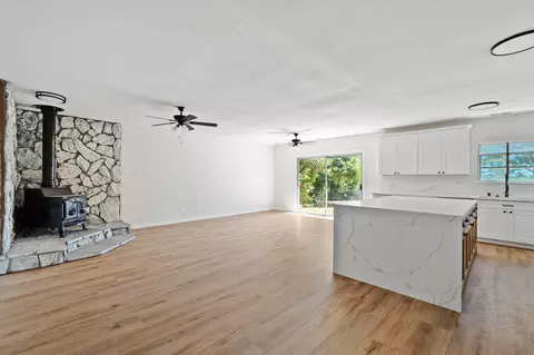 Living - 20221 Goleta Ct, Redding, CA 96002 photo 3 of 5