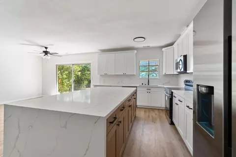 Kitchen - 20221 Goleta Ct, Redding, CA 96002 photo 2 of 4