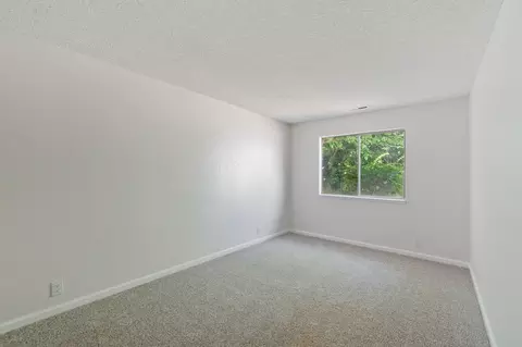 Bedroom - 20221 Goleta Ct, Redding, CA 96002 photo 5 of 6