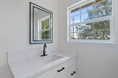 Bath - 20221 Goleta Ct, Redding, CA 96002 photo 4 of 4