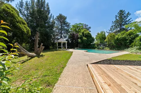 Exterior - 20221 Goleta Ct, Redding, CA 96002 photo 7 of 17