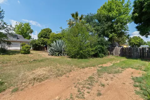 Exterior - 20221 Goleta Ct, Redding, CA 96002 photo 10 of 17