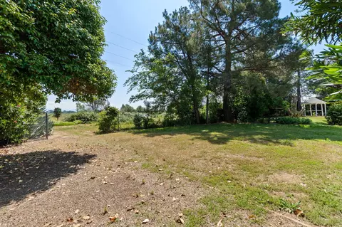 Exterior - 20221 Goleta Ct, Redding, CA 96002 photo 15 of 17