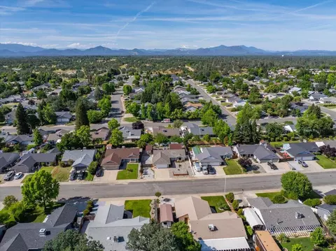 View/Area - 2572 Dewberry Dr, Redding, CA 96003 photo 6 of 10
