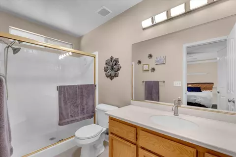 Bath - 2572 Dewberry Dr, Redding, CA 96003 photo 1 of 2