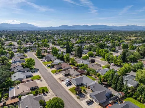 View/Area - 2572 Dewberry Dr, Redding, CA 96003 photo 7 of 10