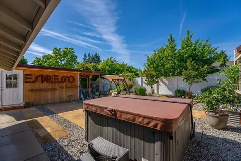 Exterior - 2572 Dewberry Dr, Redding, CA 96003 photo 5 of 13