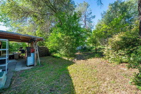Exterior - 1568 Victor Ave, Redding, CA 96003 photo 20 of 22