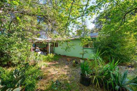 Exterior - 1568 Victor Ave, Redding, CA 96003 photo 6 of 22