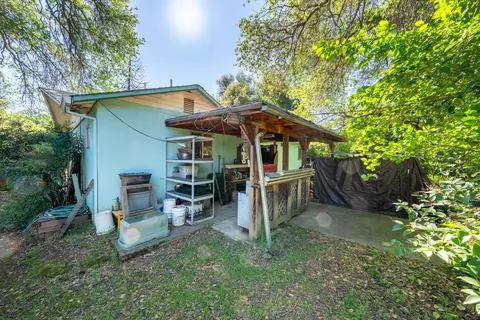 Exterior - 1568 Victor Ave, Redding, CA 96003 photo 7 of 22