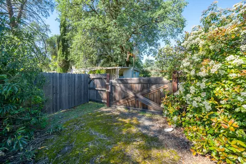 Exterior - 1568 Victor Ave, Redding, CA 96003 photo 8 of 22