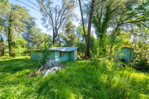 Exterior - 1568 Victor Ave, Redding, CA 96003 photo 16 of 22