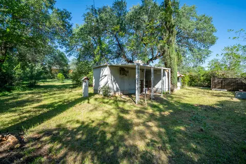 Exterior - 1568 Victor Ave, Redding, CA 96003 photo 11 of 22