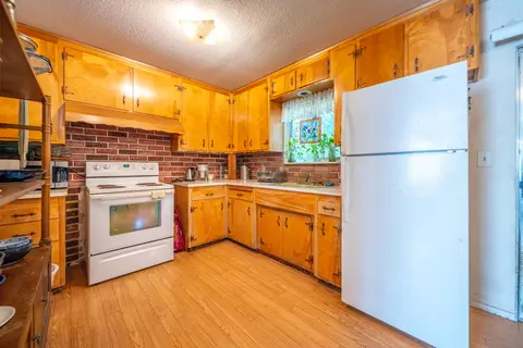 Kitchen - 1568 Victor Ave, Redding, CA 96003 photo 3 of 3