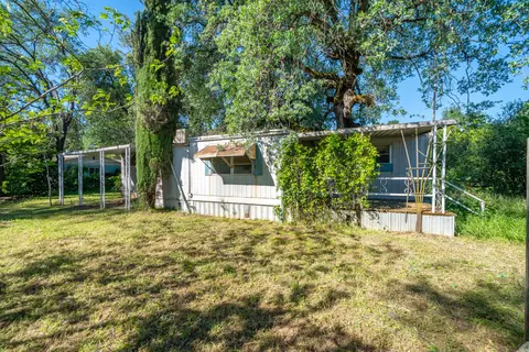 Exterior - 1568 Victor Ave, Redding, CA 96003 photo 10 of 22
