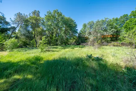 Exterior - 1568 Victor Ave, Redding, CA 96003 photo 4 of 22