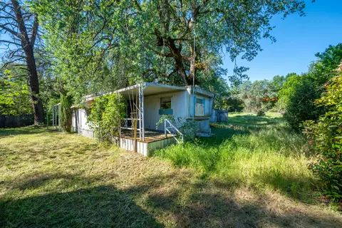 Exterior - 1568 Victor Ave, Redding, CA 96003 photo 9 of 22