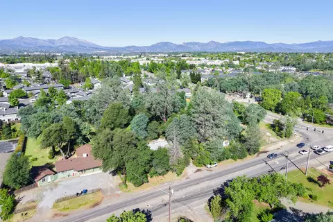 View/Area - 1568 Victor Ave, Redding, CA 96003 photo 2 of 13