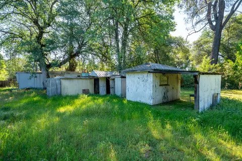 Exterior - 1568 Victor Ave, Redding, CA 96003 photo 2 of 22