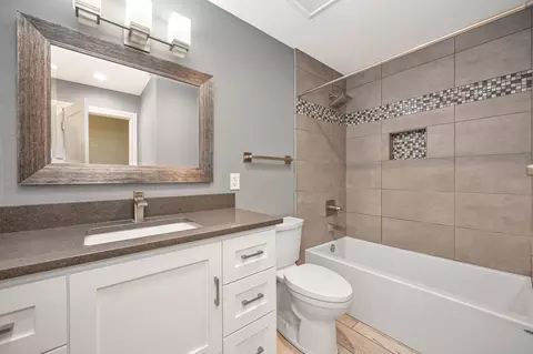 Bath - 2540 Rosebud Ln, Redding, CA 96002 photo 5 of 6