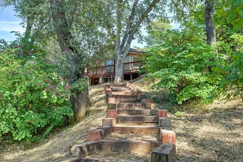 Exterior - 2540 Rosebud Ln, Redding, CA 96002 photo 15 of 19
