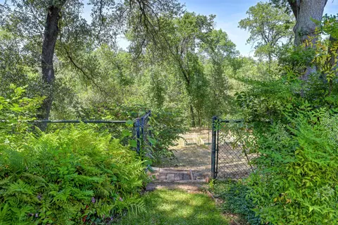 Exterior - 2540 Rosebud Ln, Redding, CA 96002 photo 16 of 19