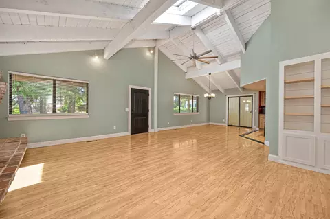 Living - 2540 Rosebud Ln, Redding, CA 96002 photo 2 of 7