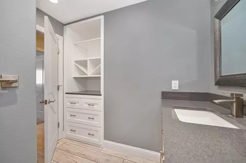 Bath - 2540 Rosebud Ln, Redding, CA 96002 photo 6 of 6
