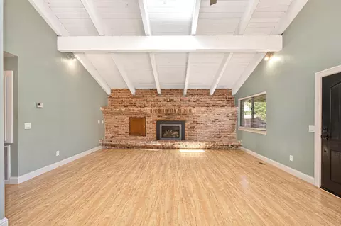 Living - 2540 Rosebud Ln, Redding, CA 96002 photo 7 of 7