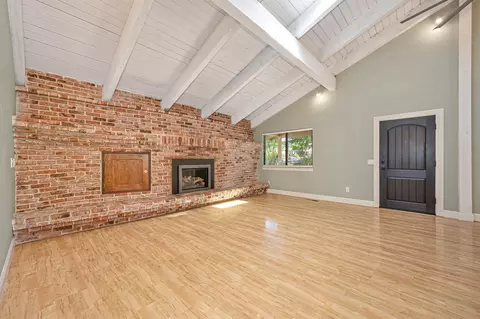 Living - 2540 Rosebud Ln, Redding, CA 96002 photo 6 of 7