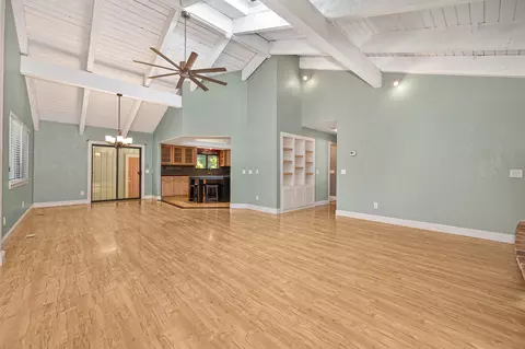 Living - 2540 Rosebud Ln, Redding, CA 96002 photo 3 of 7