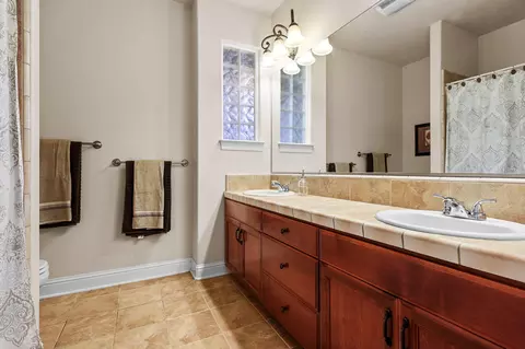 Bath - 3183 Agassi Ln, Redding, CA 96002 photo 3 of 3