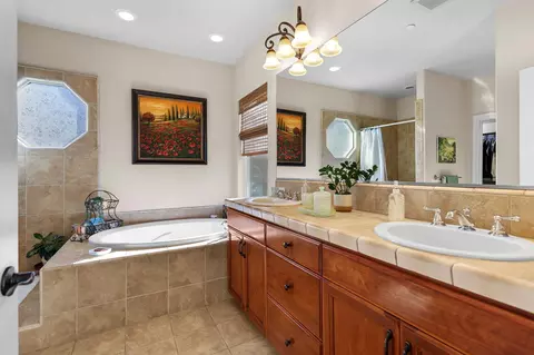 Bath - 3183 Agassi Ln, Redding, CA 96002 photo 2 of 3