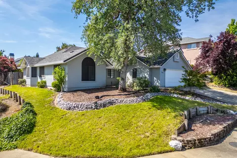 1081 Edgewater Ct, Redding, CA 96003