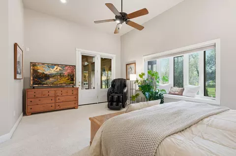 Bedroom - 13482 Tierra Heights Rd, Redding, CA 96003 photo 2 of 3