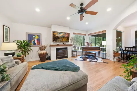 Living - 13482 Tierra Heights Rd, Redding, CA 96003 photo 4 of 4