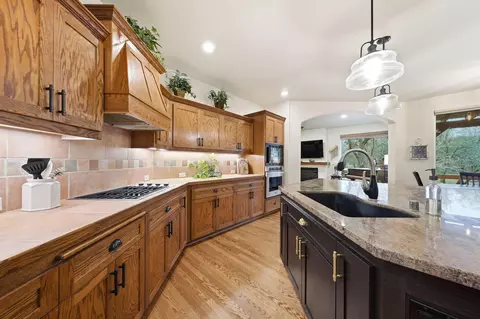 Kitchen - 13482 Tierra Heights Rd, Redding, CA 96003 photo 3 of 3
