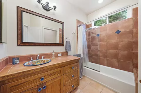 Bath - 13482 Tierra Heights Rd, Redding, CA 96003 photo 5 of 5