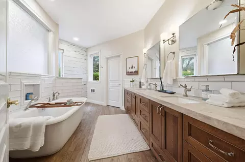 Bath - 13482 Tierra Heights Rd, Redding, CA 96003 photo 1 of 5