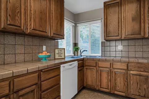 Kitchen - 410 Ridgecrest Trl #129, Redding, CA 96003 photo 1 of 2