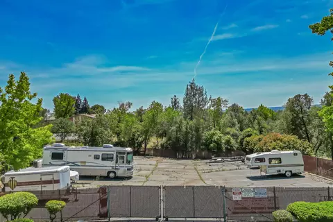 Exterior - 410 Ridgecrest Trl #129, Redding, CA 96003 photo 4 of 6