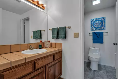 Bath - 410 Ridgecrest Trl #129, Redding, CA 96003 photo 1 of 3