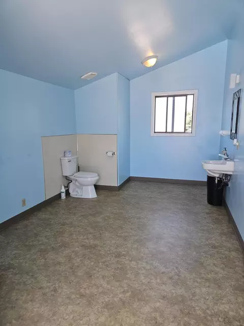 Bath - 410 Ridgecrest Trl #129, Redding, CA 96003 photo 4 of 4