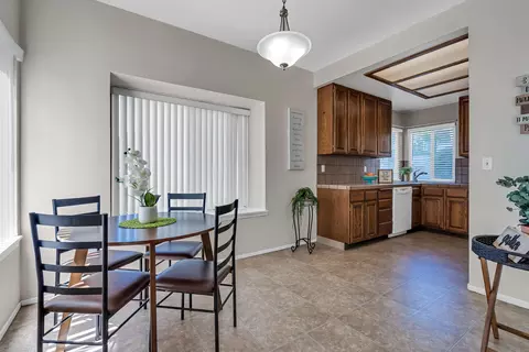 Dining - 410 Ridgecrest Trl #129, Redding, CA 96003 photo 2 of 3