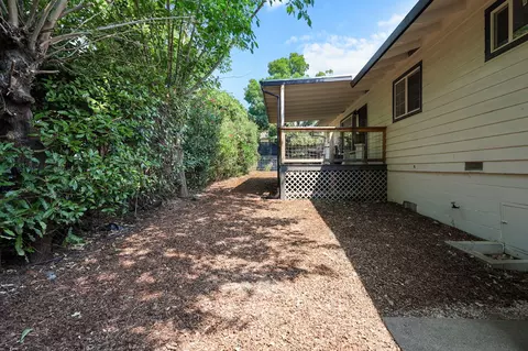 Exterior - 1666 Willis St, Redding, CA 96001 photo 8 of 10