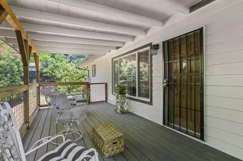 Exterior - 1666 Willis St, Redding, CA 96001 photo 5 of 10