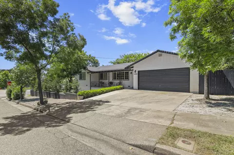 Exterior - 1666 Willis St, Redding, CA 96001 photo 10 of 10