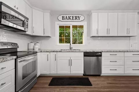 Kitchen - 1666 Willis St, Redding, CA 96001 photo 2 of 2