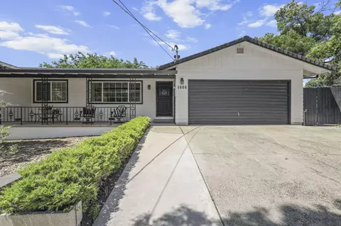 Exterior - 1666 Willis St, Redding, CA 96001 photo 2 of 10